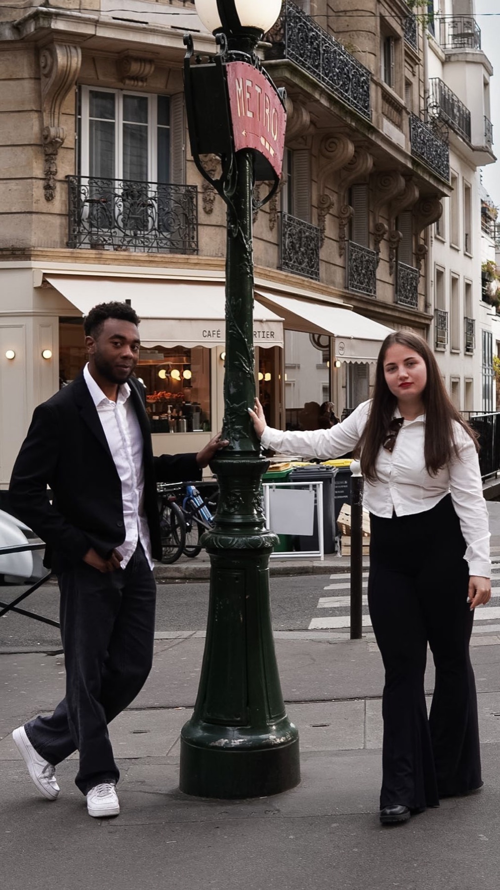 A romantic walk through Paris, created around the way you naturally move, look at each other and experience the city together.